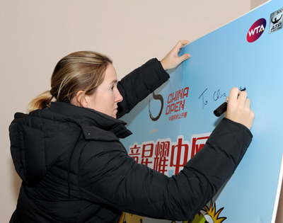 海宁抵京与网校学员互动 表达对2011年中网无限期待_网球频道_新浪竞技风暴_新浪网